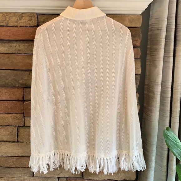 Cream colored one size vintage cape. - Picture 3 of 3